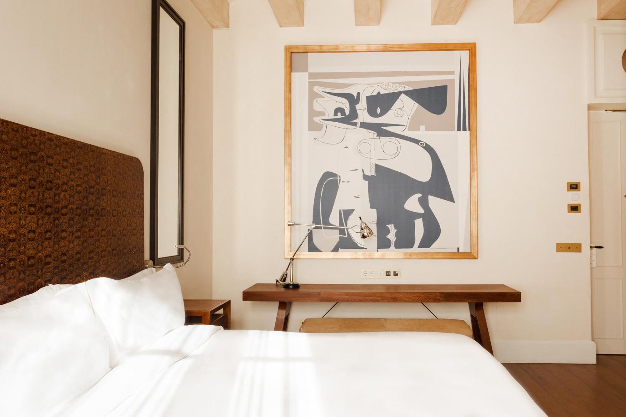 Do Placa Reial Powered By Sonder Барселона Номер фото A bedroom at the Hotel Chaco