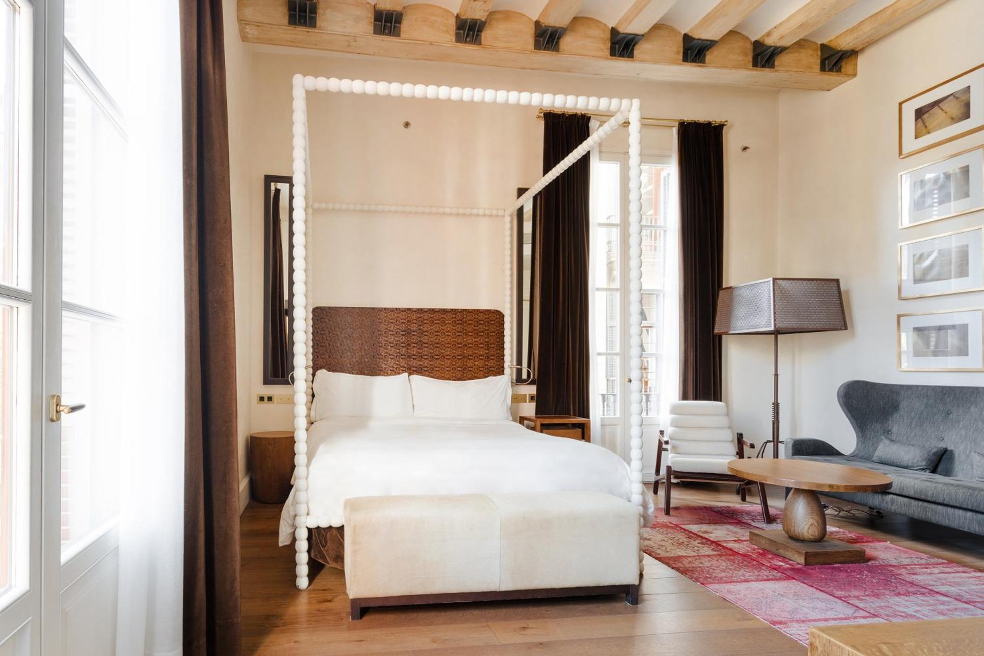 Do Placa Reial Powered By Sonder Барселона Номер фото A room at the Hotel de Casabianca